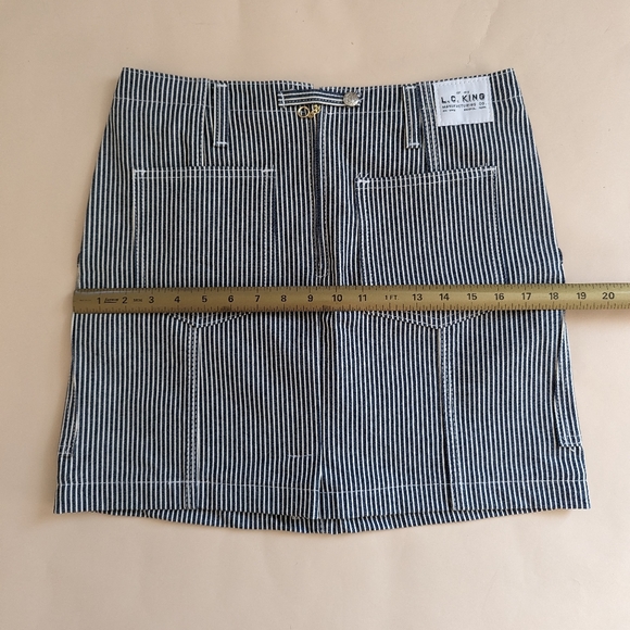 L.C. King Hickory Stripe Denim with Indigo Trim Skirt Size 30 - Picture 11 of 12